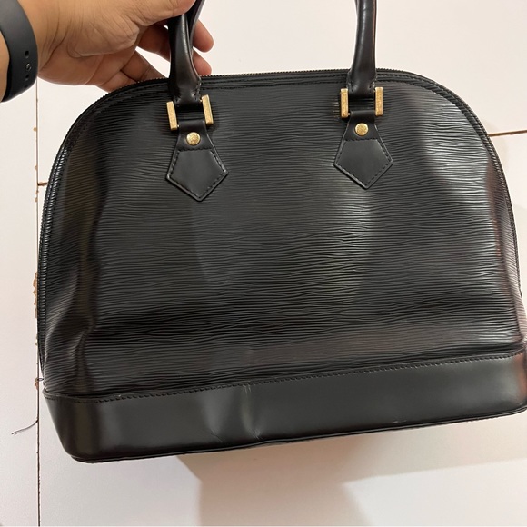 LV Alma Bag in Excellent Condition - Picture 4 of 7